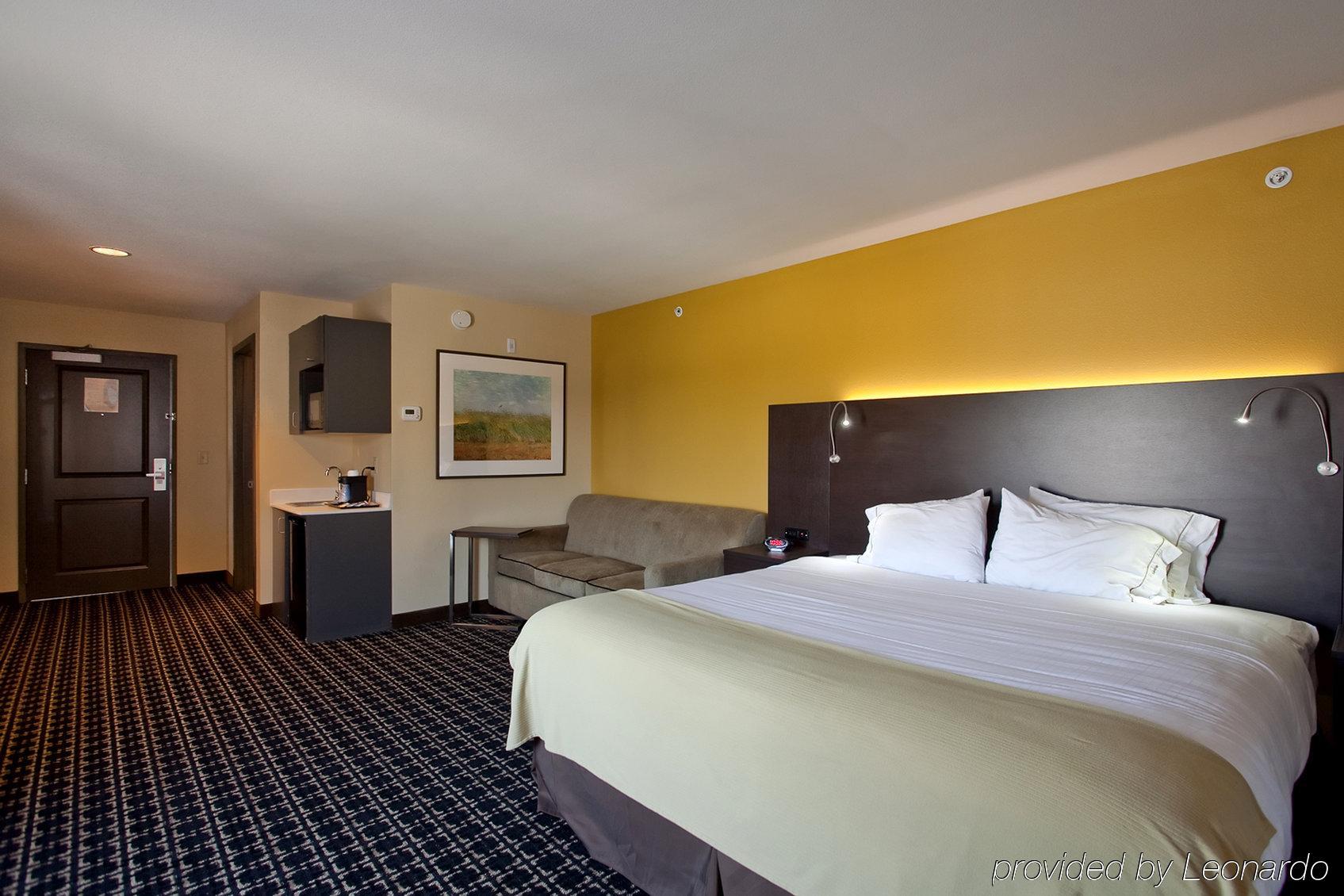 Holiday Inn Express Newton, An Ihg Hotel Room photo